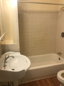 1606 Franklin - Full bathroom